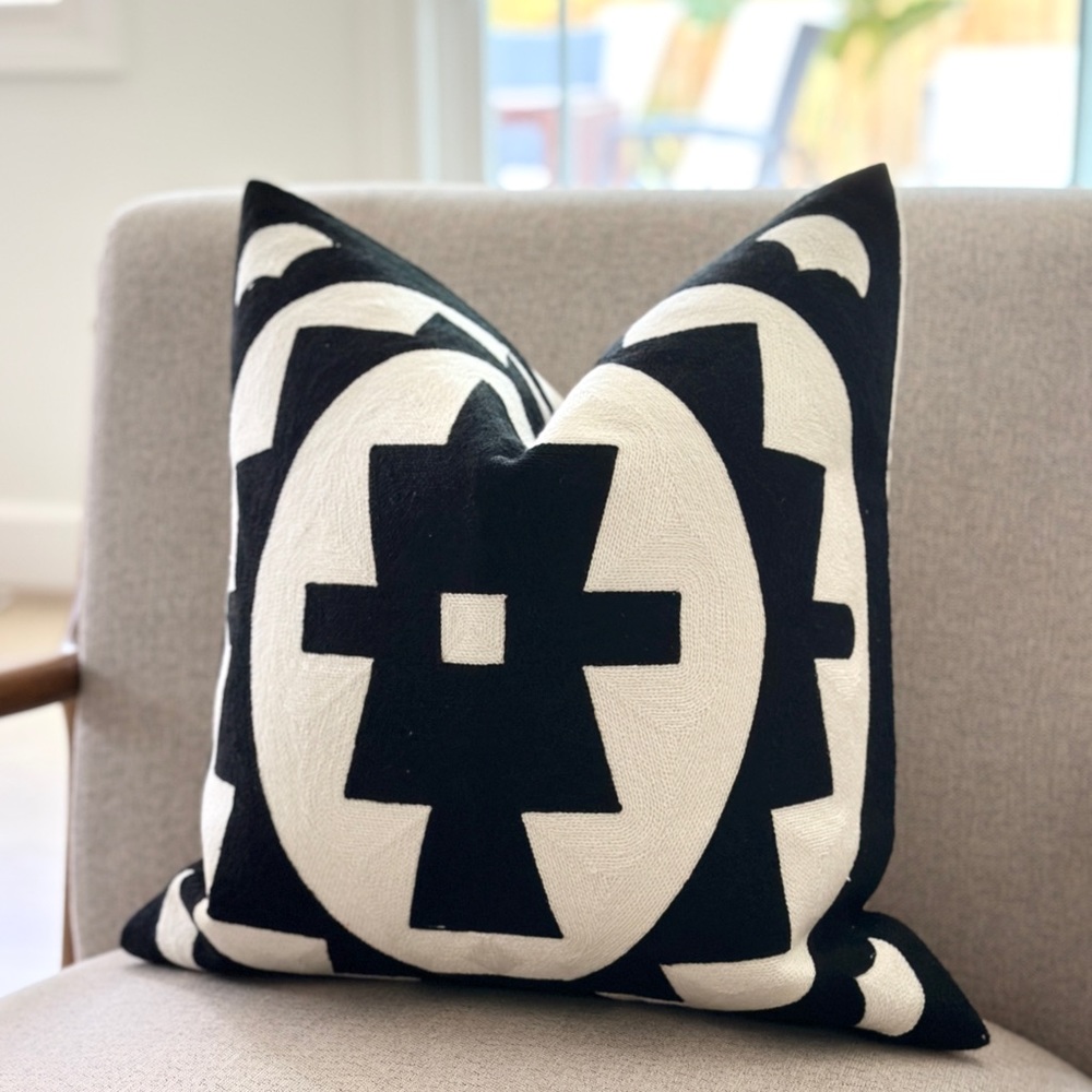 NWT Medallion Pillow Cover - embroidered